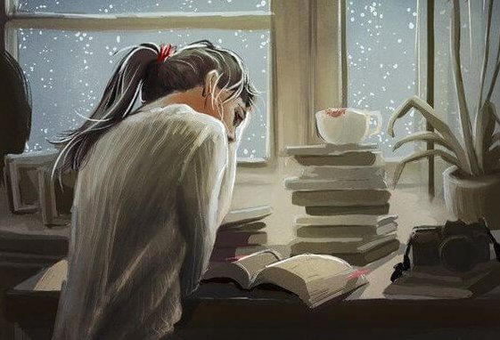 Kvinde læser flittigt for at skabe succes