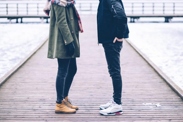 Par på bro deler forhold baseret på breadcrumbing