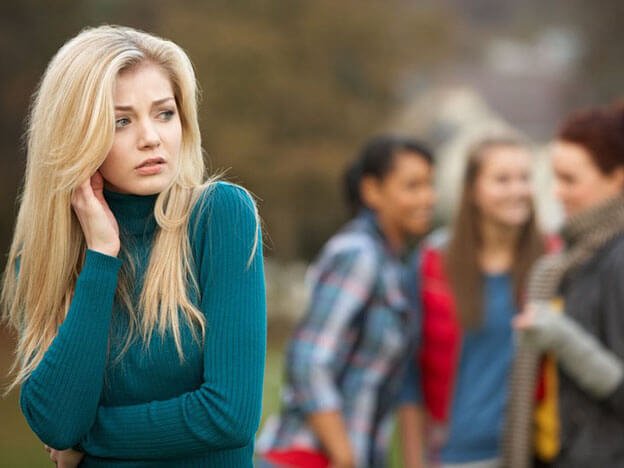 Paranoid kvinde er eksempel på personer afhængige af negativitet