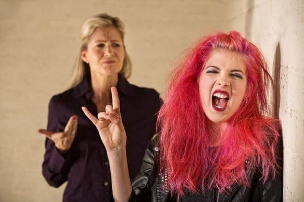 Mor ved ikke, hvordan hun skal håndtere rebelske teenagere