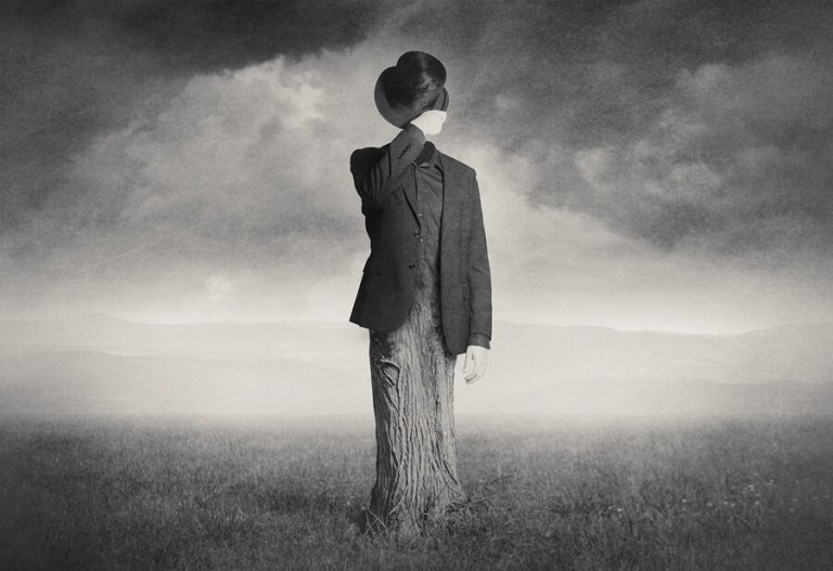 Sort hvid billede af person, der lider af psykose