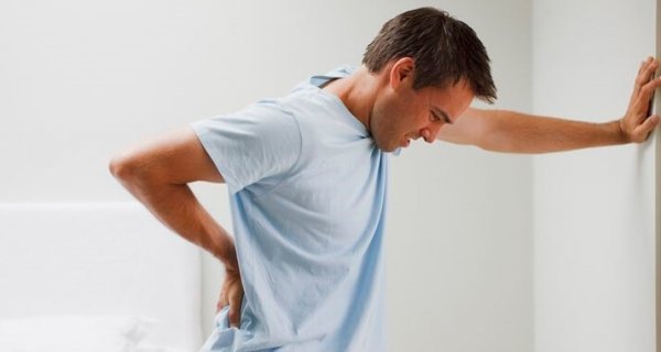 Mand har smerte som følge af kronisk træthed