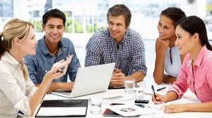 Sådan får du en positiv attitude på arbejdspladsen