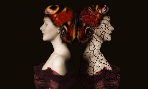 Billede af to kvinder illustrerer lys og skygger