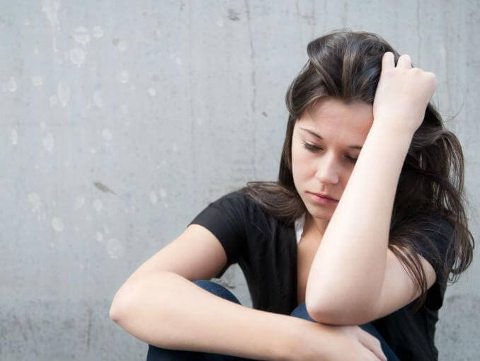 Trist kvinde har oplevet, at nær person begik selvmord