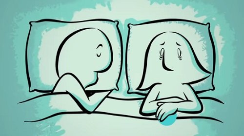 Person ligger søvnløs over, hvordan hjerneskade ændrer personen