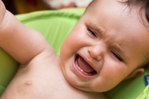 En grædende baby viser et barns temperament som opmærksomhedskrævende