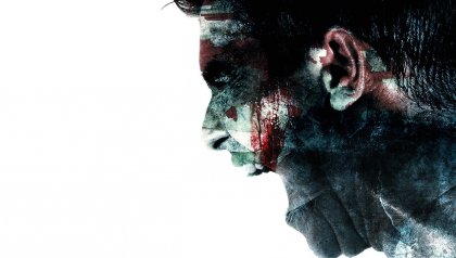 Råbende mand foran hvid baggrund som illustration af hetero-aggressiv adfærd