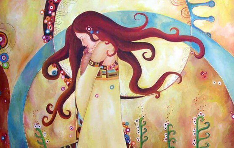 Kvinde på blomstereng udfylder tomhed indeni med smuk natur