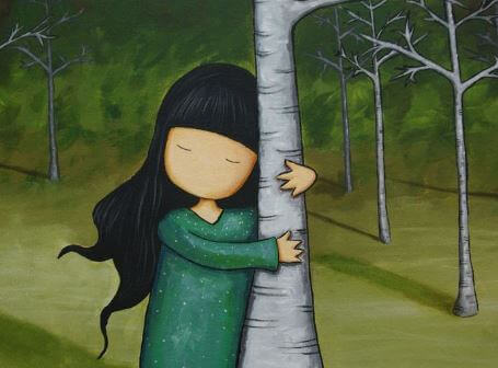 Pige krammer træ for at symbolisere, at ikke bliver ved din side i livet, men nogle er værd at holde fast i