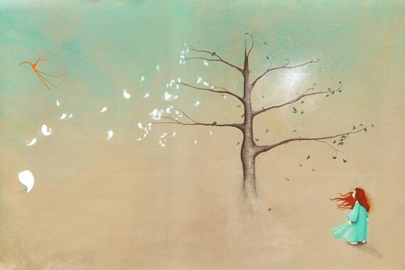 Pige under træ uden blade