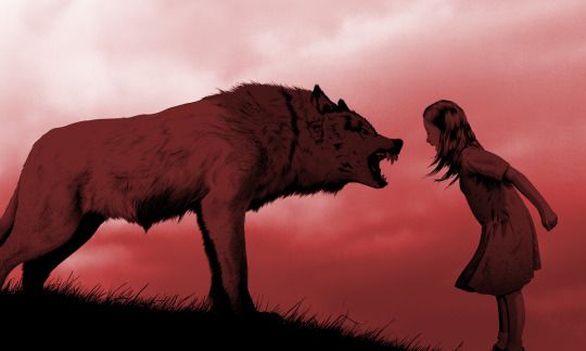 Pige leger og løber med ulve