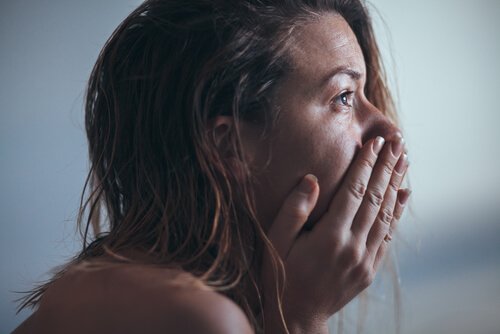 Kvinde lider af alvorlig depression