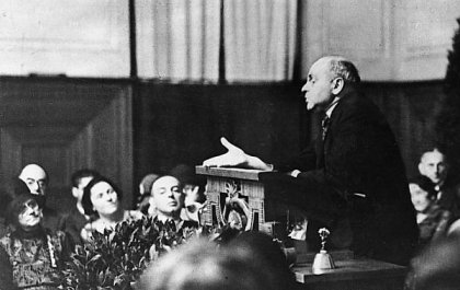 Alfred Adler holder tale