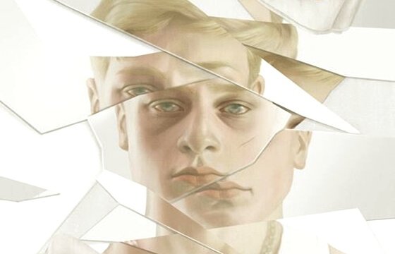 Drengs spejlbillede i ødelagt spejl