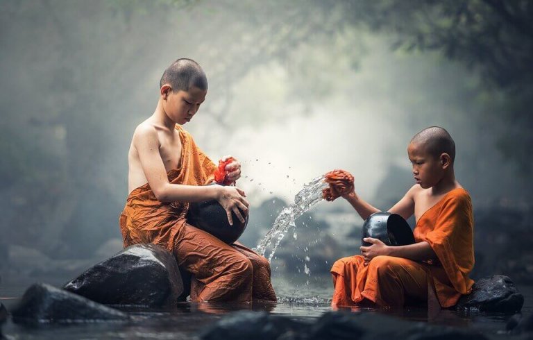religion - buddhistiske munke starter tidligt