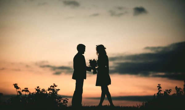 Par foran solnedgang