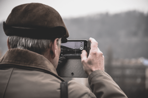 Velvære hos ældre kan ske gennem oplevelser og rejser.