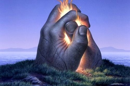 To sammenknyttede hænder med ild imellem