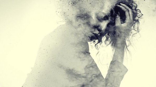 kvinde med hukommelsestab fra depression