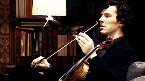 Sherlock Holmes med sin violin