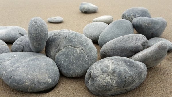 samling af sten på strand
