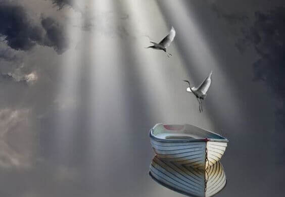 Svaner flyver over båd