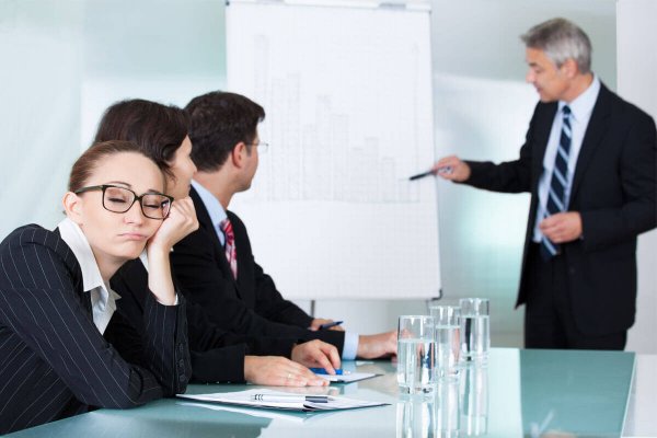 kvinde til et møde med opmærksomhedsforstyrrelse