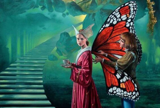 Kvinde med sommerfuglevinger har en god fantasi