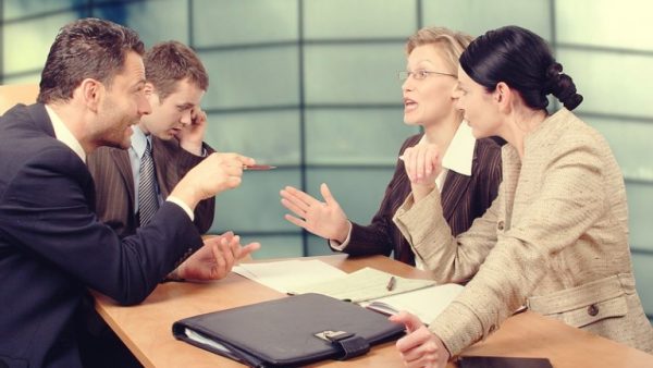 chef har selvsikker ligegyldighed