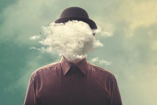 mentale-storm Sky som ansigt symboliserer, hvordan man ikke kan undslippe mental storm