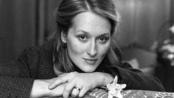 meryl streep på sofa