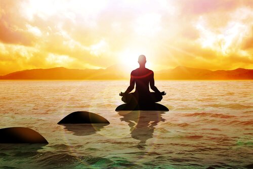 Munk mediterer på sten. 8 måder at gøre en ende på lidelser