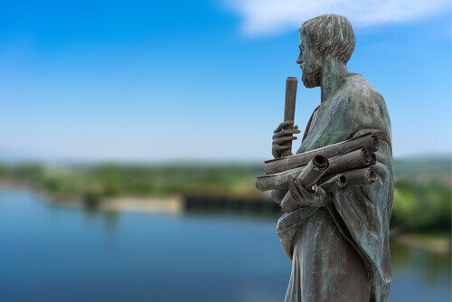 Statue af Aristoteles. 3 former for venskab