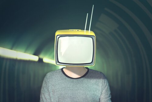 mediekontrol i tv. noam chomsky