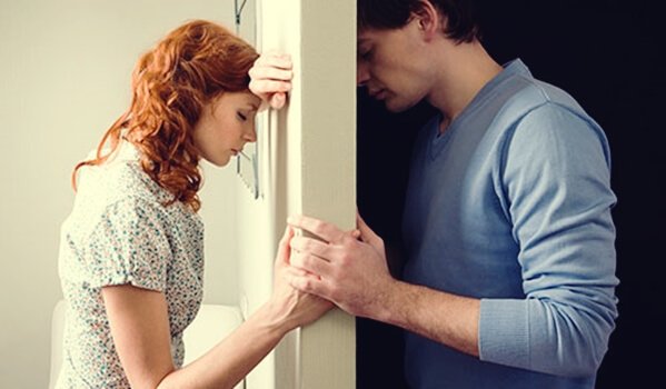 par på hver side af dør