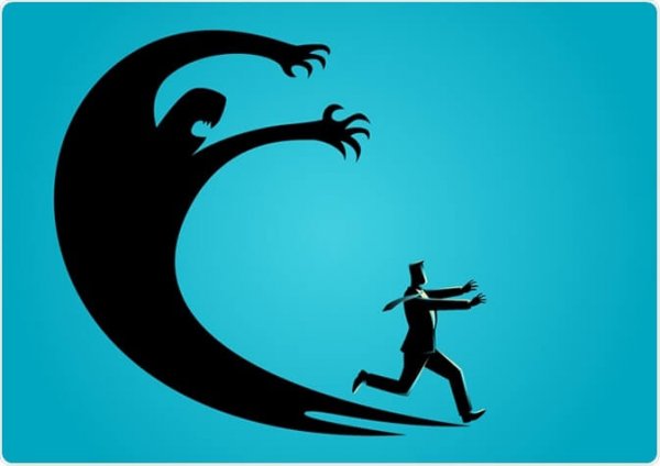 mand løber fra kæmpe skygge, der symboliserer myter om angst