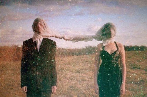 Par forbundet med slør om hovedet. Almindelige fejl er almindeligt i vores liv