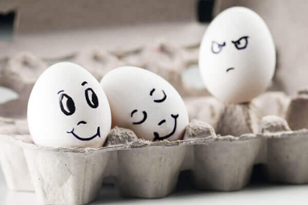 Æg med ansigterillustrerer, hvad er misundelse
