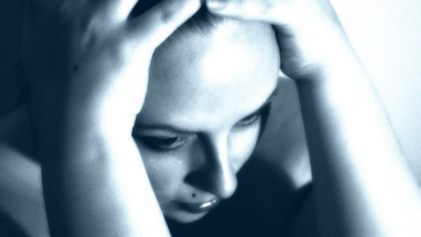 Kvinde med paranoid skizofreni