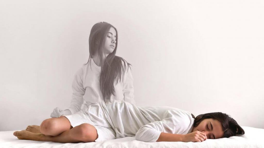 Kvinde oplever søvnlammelse