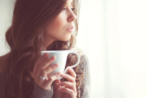 6 slags beroligende te, som vil hjælpe dig til at slappe af