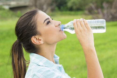 Kvinde formår at helbrede hovedpine med vand