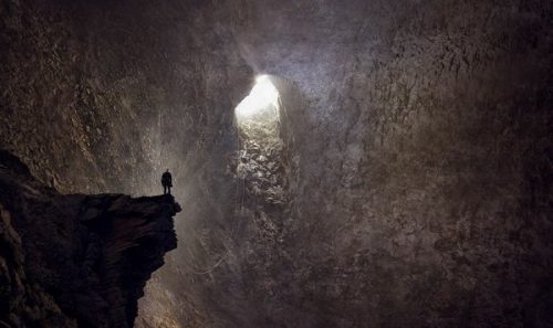 Mand i grotte har nået bunden