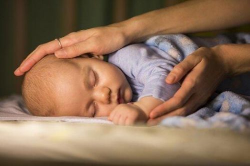 Kinæstetisk kommunikation med sovende baby