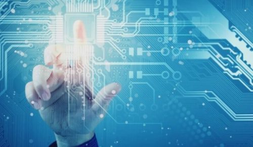 Hånd der rører kredsløb