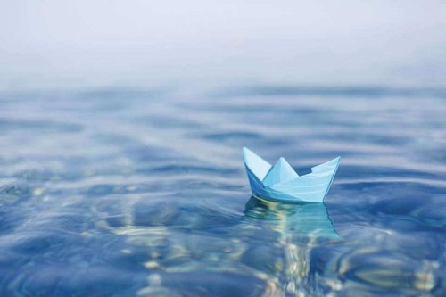 Papirsbåd på vand