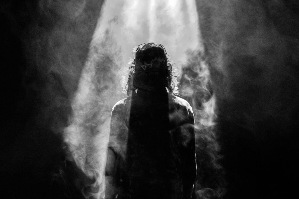 Person i grotte har brug for mørke for at kunne værdsætte lyset