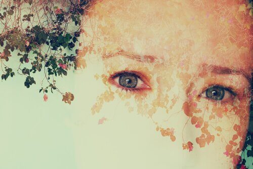 Falmet ansigt med øjne