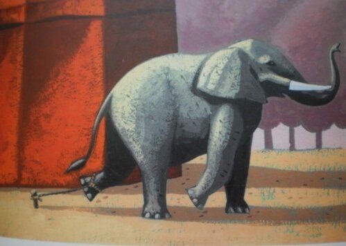 Den smukke lænkede elefant Udforsk Sindet